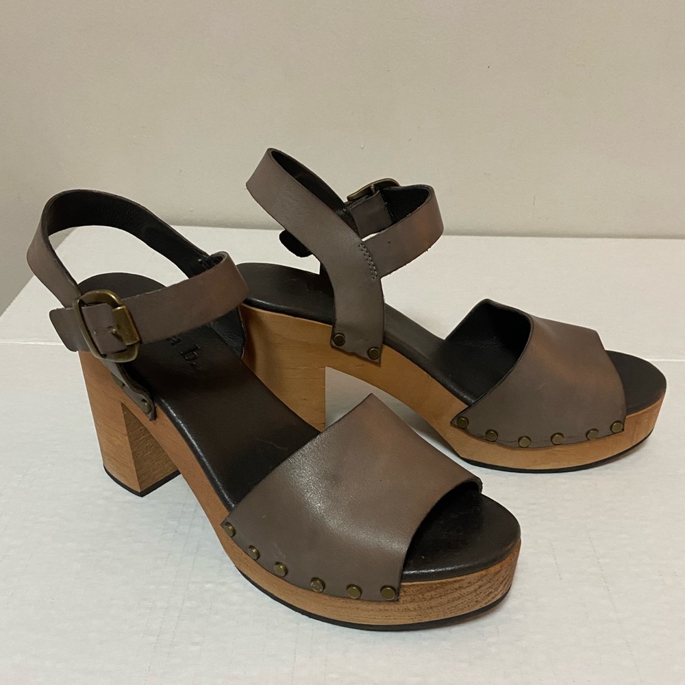 Lisa B platform leather clogs in dark taupe size 39(us size 8-8.5)